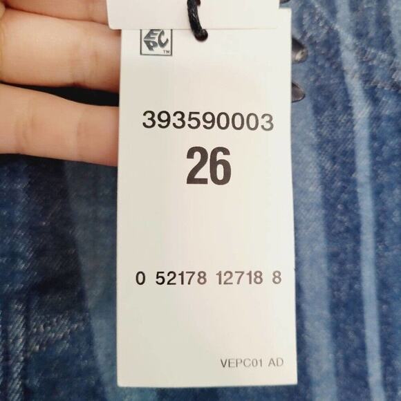 Levi's Denim Booty Shorts Womens Size 26 Laser Striped High Rise Raw Hem NEW - Picture 6 of 16